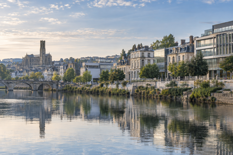 La Vienne a Limoges au matin, facades de porcelaine